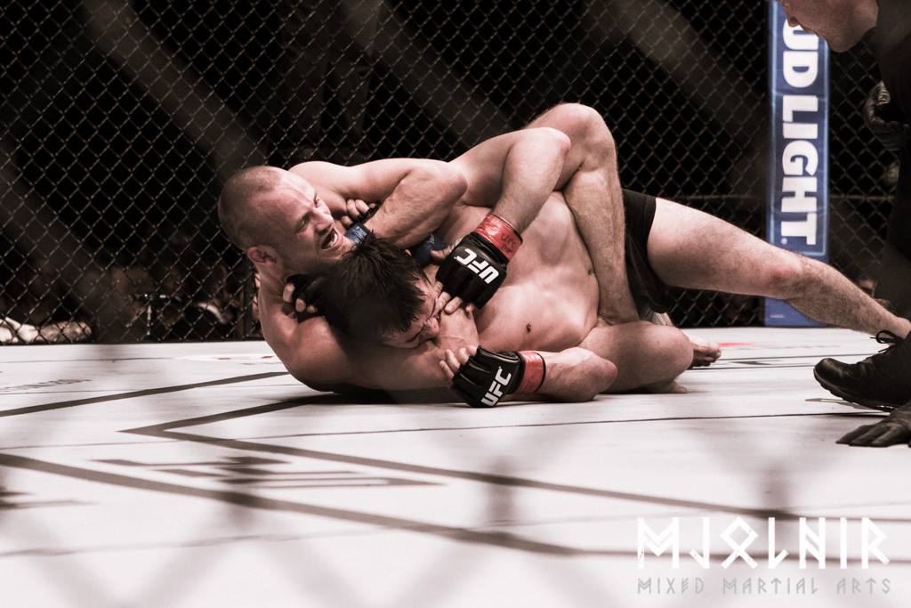 Gunnar Nelson chokes Albert Tumenov