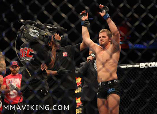 Gunnar Nelson with a 1st rd victory in his UFC debut